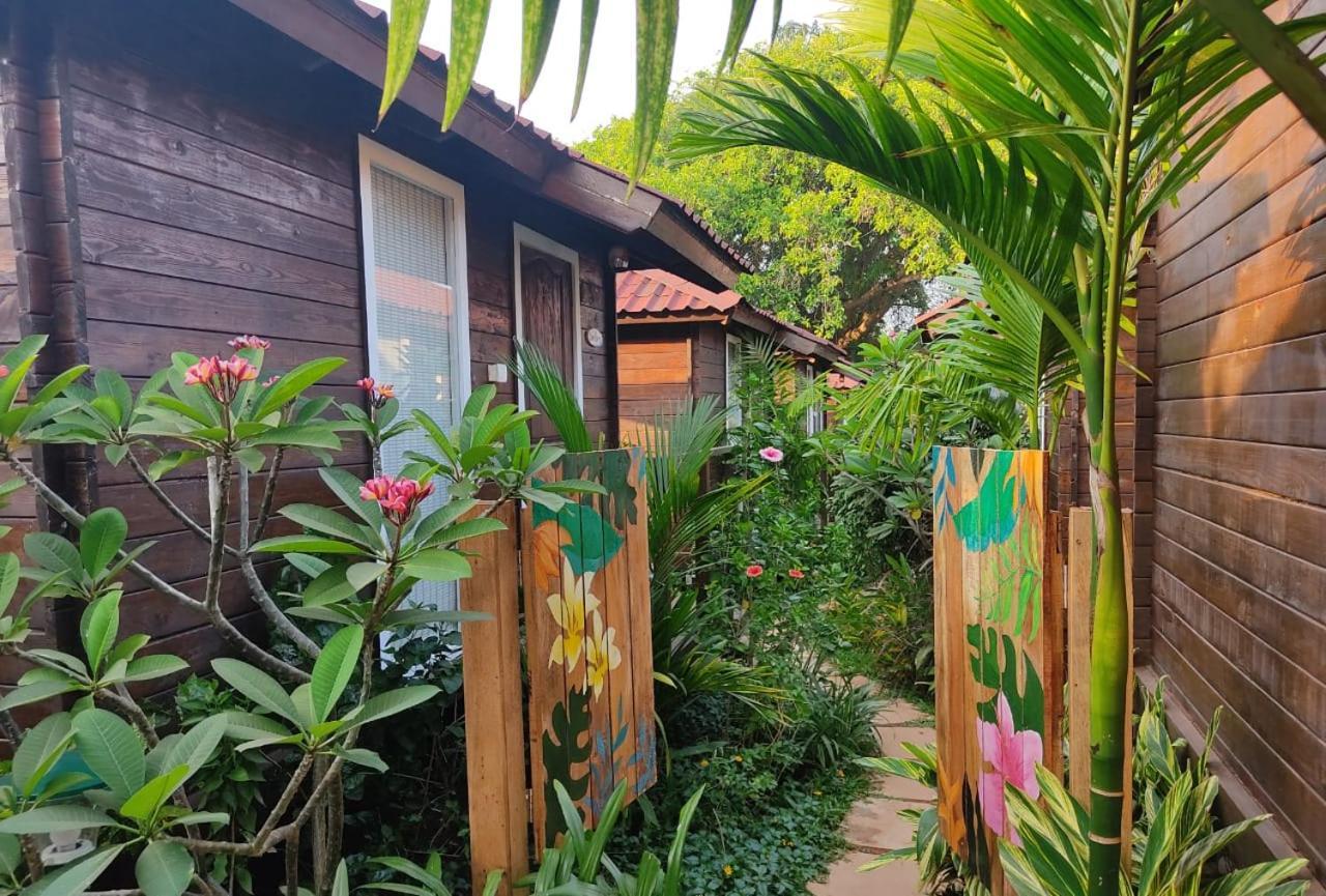 Waterscape Beach Resort ヴァガトール エクステリア 写真