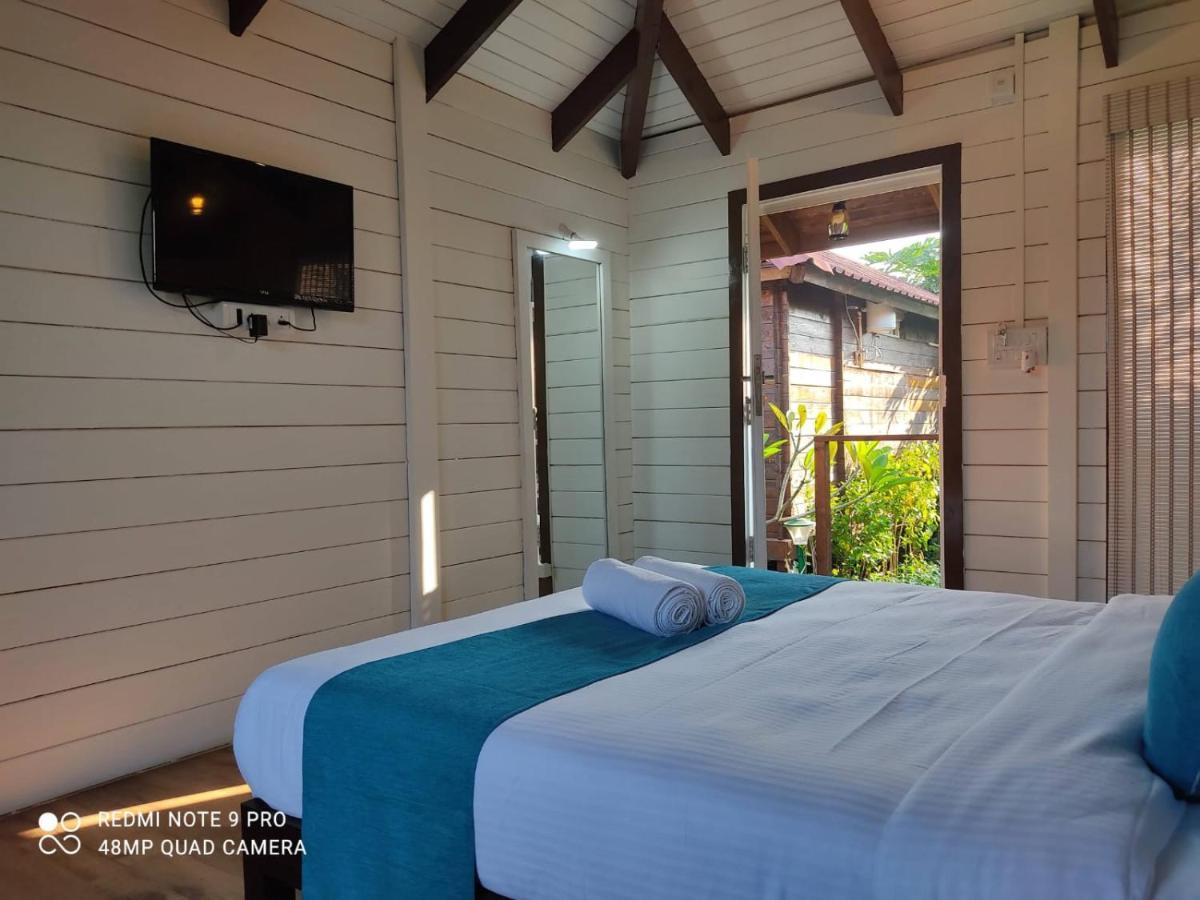 Waterscape Beach Resort ヴァガトール エクステリア 写真